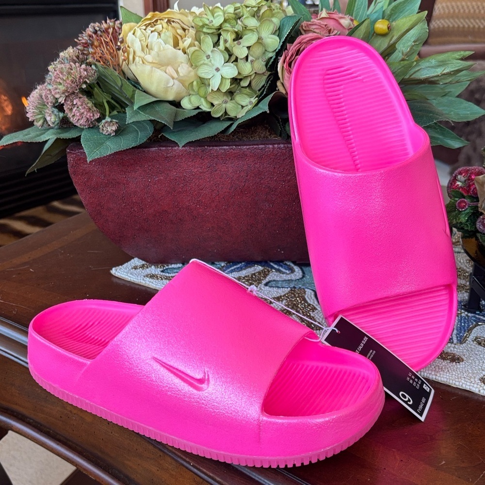 Brand New Nike Calm Slide SE Hyper Pink Sport Sandals Seamless Comfy Slides RARE